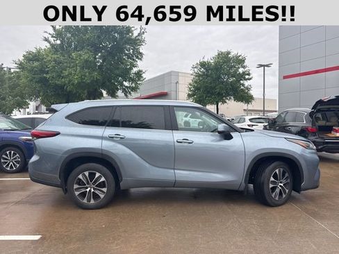 Used 2021 Toyota Highlander XLE image 2