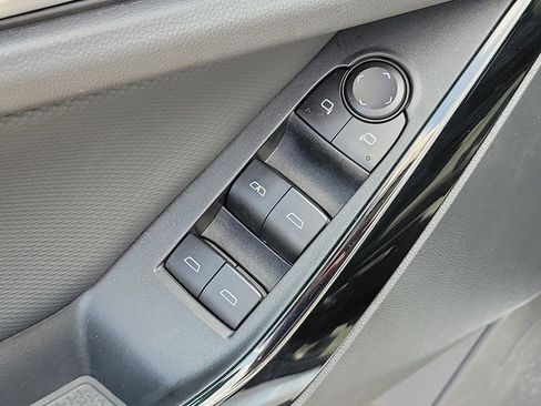 Used 2025 Chevrolet Equinox LT image 18