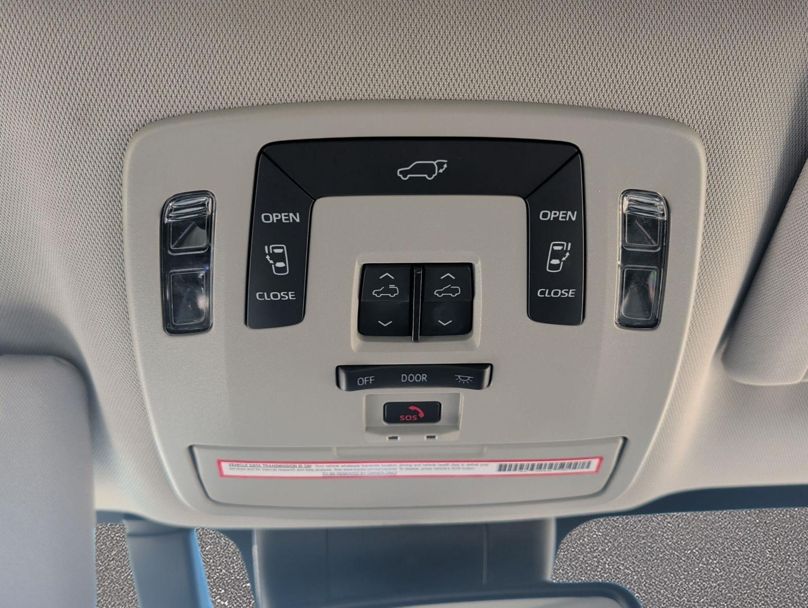 Used 2023 Toyota Sienna XLE FWD image 21