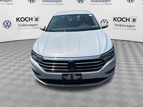 Used 2019 Volkswagen Jetta SE FWD image 2