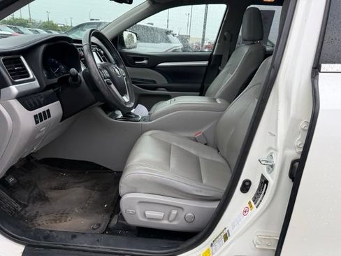 Used 2015 Toyota Highlander XLE AWD/4WD image 2