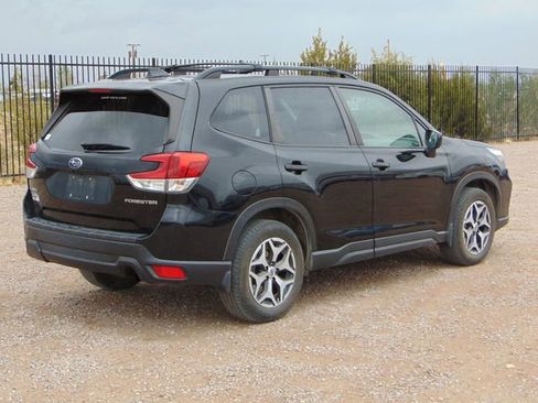 Used 2019 Subaru Forester Premium w/ All-Weather Package image 4