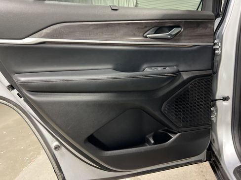 Used 2024 Jeep Grand Cherokee L Limited w/ Luxury Tech Group II image 21