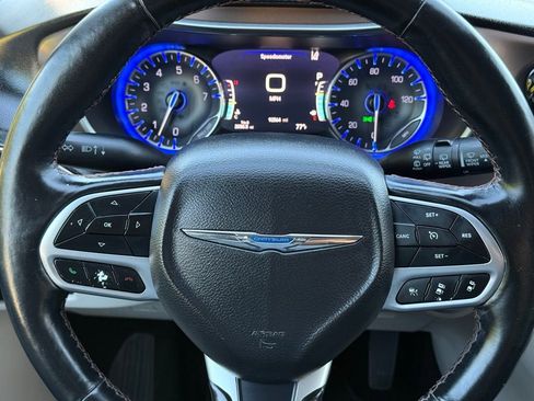 Used 2019 Chrysler Pacifica Touring-L Plus w/ Advanced Safetytec Group image 16