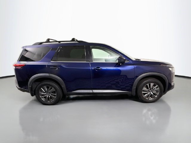 Used 2024 Nissan Pathfinder SV w/ Lighting Package (N92) FWD image 11