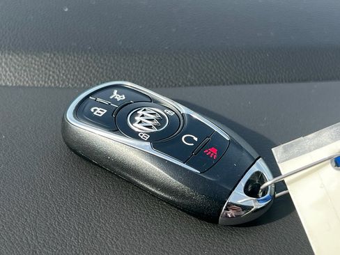 Used 2018 Buick Enclave Essence image 30