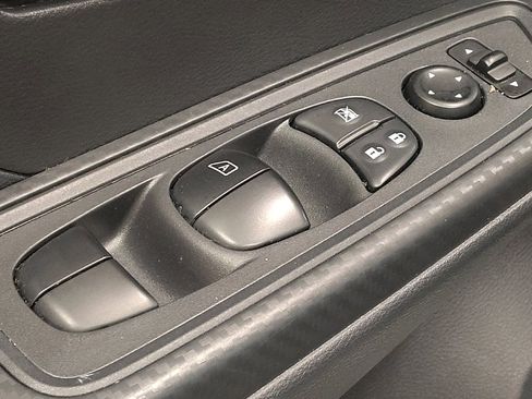 Used 2025 Nissan Versa SV FWD image 27