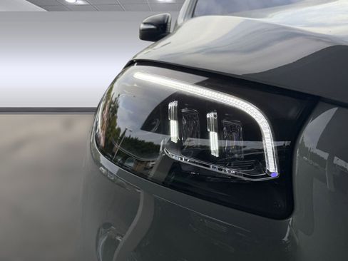 New 2026 Mercedes-Benz GLS 580 4MATIC image 9