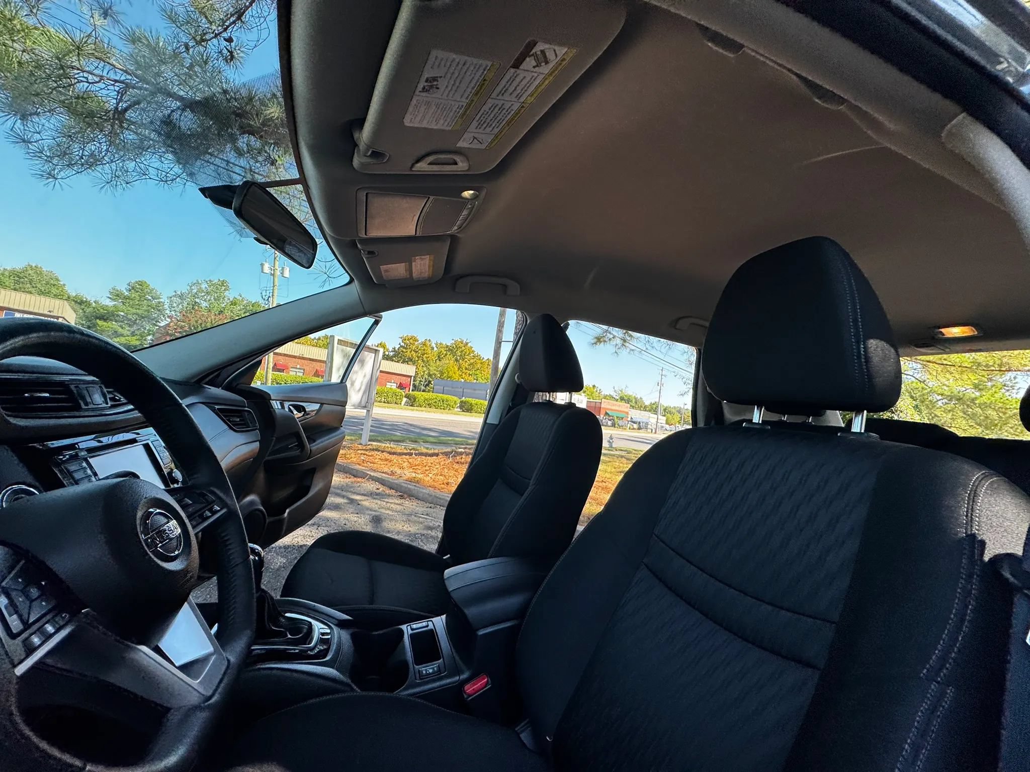 Used 2017 Nissan Rogue SV w/ SV Premium Package FWD image 12