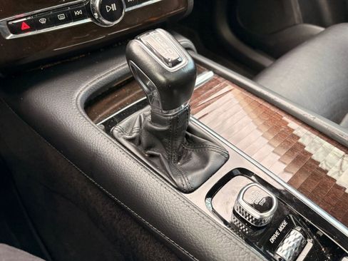 Used 2018 Volvo XC90 T6 Momentum w/ Convenience Package image 18