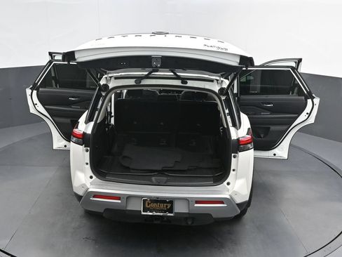 Used 2023 Nissan Pathfinder Platinum w/ Black Appearance Package AWD/4WD image 44