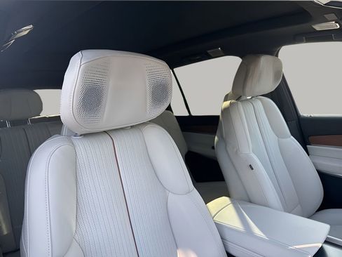 New 2026 Cadillac Vistiq Luxury image 14