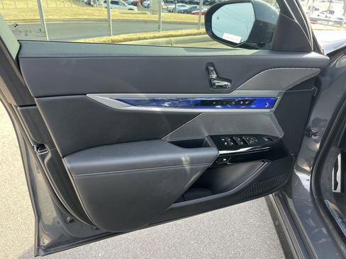 Used 2023 BMW 740i 740i w/ Executive Package image 12