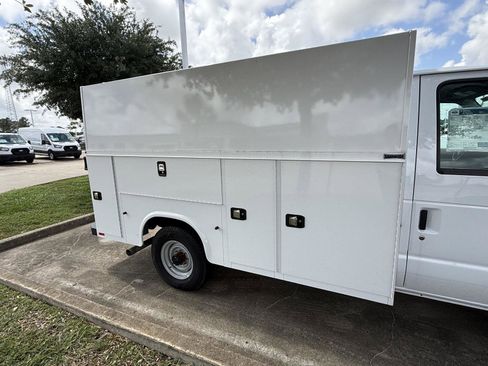 New 2026 Ford E-350 and Econoline 350 Super Duty w/ Power Equipment Group RWD image 4