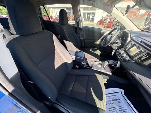 Used 2017 Toyota RAV4 LE w/ Carpet Mat Package FWD image 23
