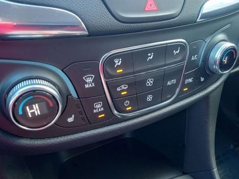 Used 2021 Chevrolet Equinox LT image 16