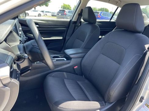 Used 2024 Nissan Altima 2.5 SV FWD image 24