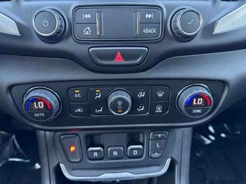 Used 2019 GMC Terrain SLE w/ Driver Convenience Package AWD/4WD image 18