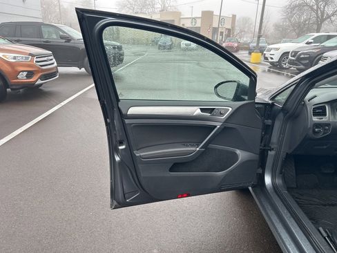 Used 2016 Volkswagen Golf SE w/ Lighting Package image 12