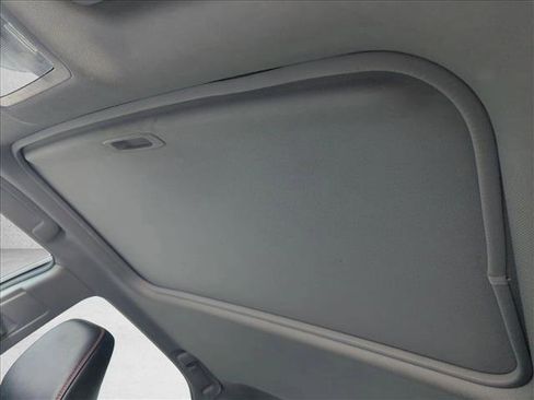 Used 2017 Toyota Camry SE image 10