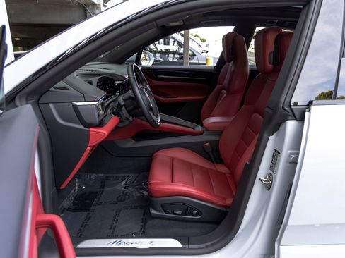 Certified 2024 Porsche Macan 4 Electric image 25