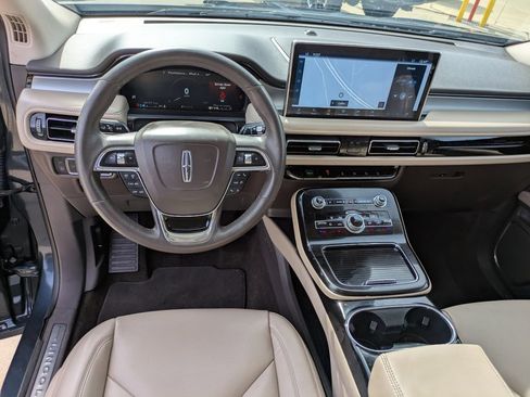 Used 2022 Lincoln Nautilus Standard w/ Premium Package image 12