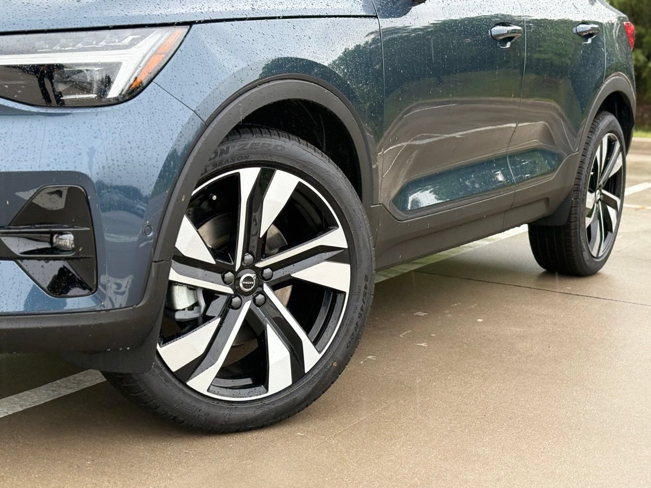 New 2026 Volvo XC40 B5 Ultra w/ Protection Package Premier AWD/4WD image 11