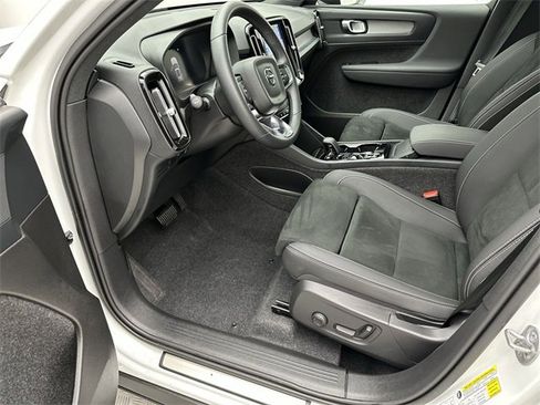 Certified 2025 Volvo XC40 B5 Plus image 11