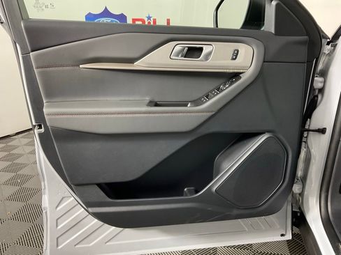 New 2026 Ford Explorer Active RWD image 12
