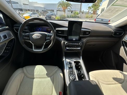Used 2020 Ford Explorer Platinum w/ Premium Technology Package AWD/4WD image 21