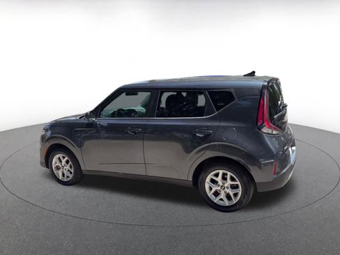 Used 2025 Kia Soul LX w/ LX Technology Package FWD image 10