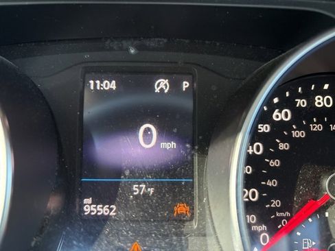 Used 2020 Volkswagen Tiguan SE w/ Panoramic Sunroof Package image 12