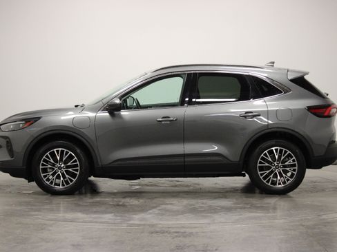 Used 2023 Ford Escape SE w/ PHEV Premium Package FWD image 5