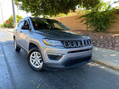 Used 2018 Jeep Compass Sport FWD image 4
