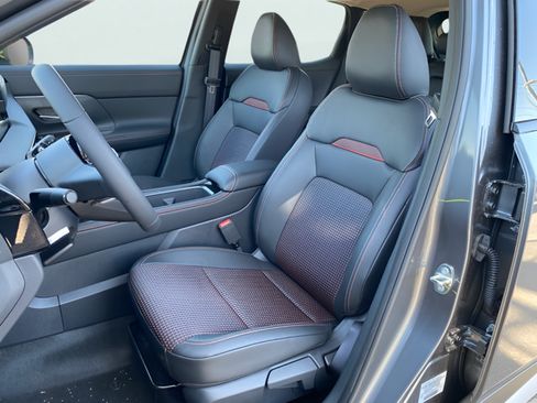 Certified 2025 Nissan Kicks SR FWD image 12