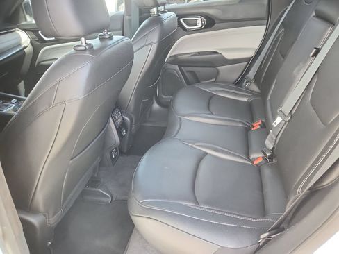 Used 2025 Jeep Compass Limited AWD/4WD image 10