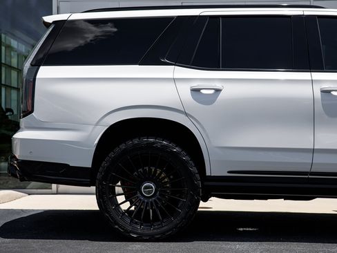 Used 2025 Cadillac Escalade V AWD/4WD image 18