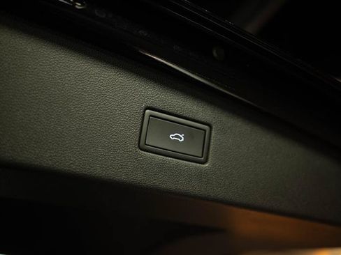 Used 2023 Volkswagen Tiguan SE R-Line FWD image 8