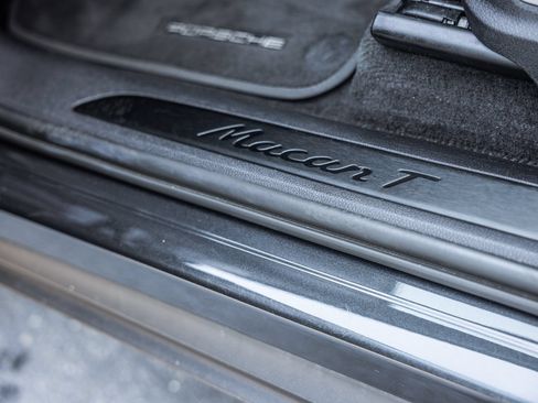 Certified 2023 Porsche Macan Turbo AWD/4WD image 21
