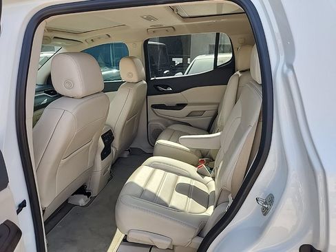 Used 2021 GMC Acadia Denali w/ Denali Technology Package FWD image 3