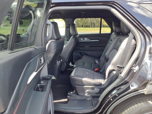 Used 2025 Ford Explorer ST-Line w/ Premium Package AWD/4WD image 11