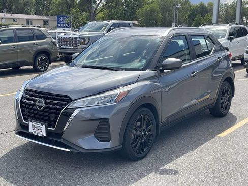 Used 2024 Nissan Kicks SV FWD image 3