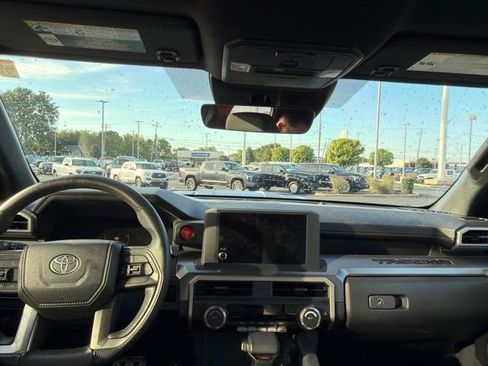 Used 2025 Toyota Tacoma TRD Sport AWD/4WD image 15