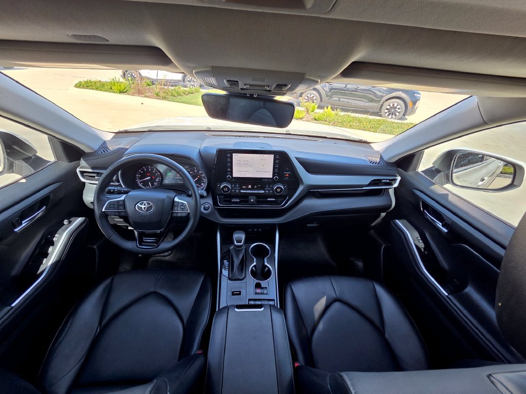 Used 2021 Toyota Highlander XLE FWD image 29