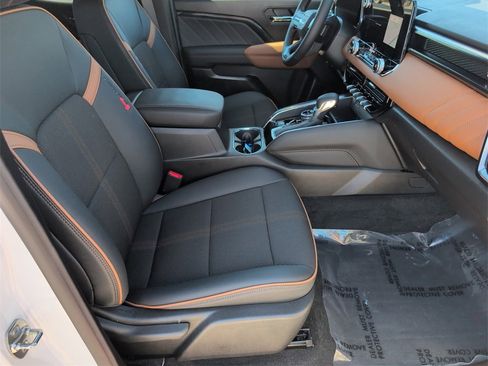 Used 2025 GMC Canyon AT4 image 32