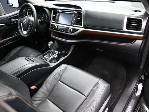 Used 2015 Toyota Highlander Limited Platinum AWD/4WD image 39