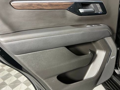 Used 2025 Chevrolet Tahoe Premier image 31