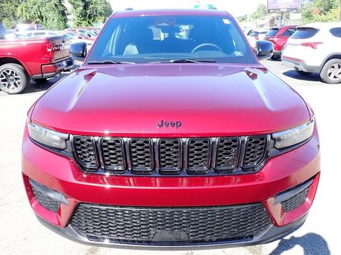 New 2025 Jeep Grand Cherokee Altitude image 10