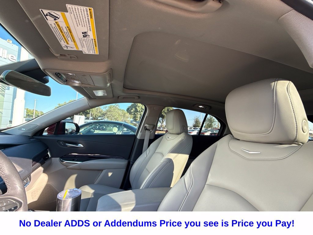 Used 2023 Cadillac XT4 Luxury w/ Cold Weather Package FWD image 12