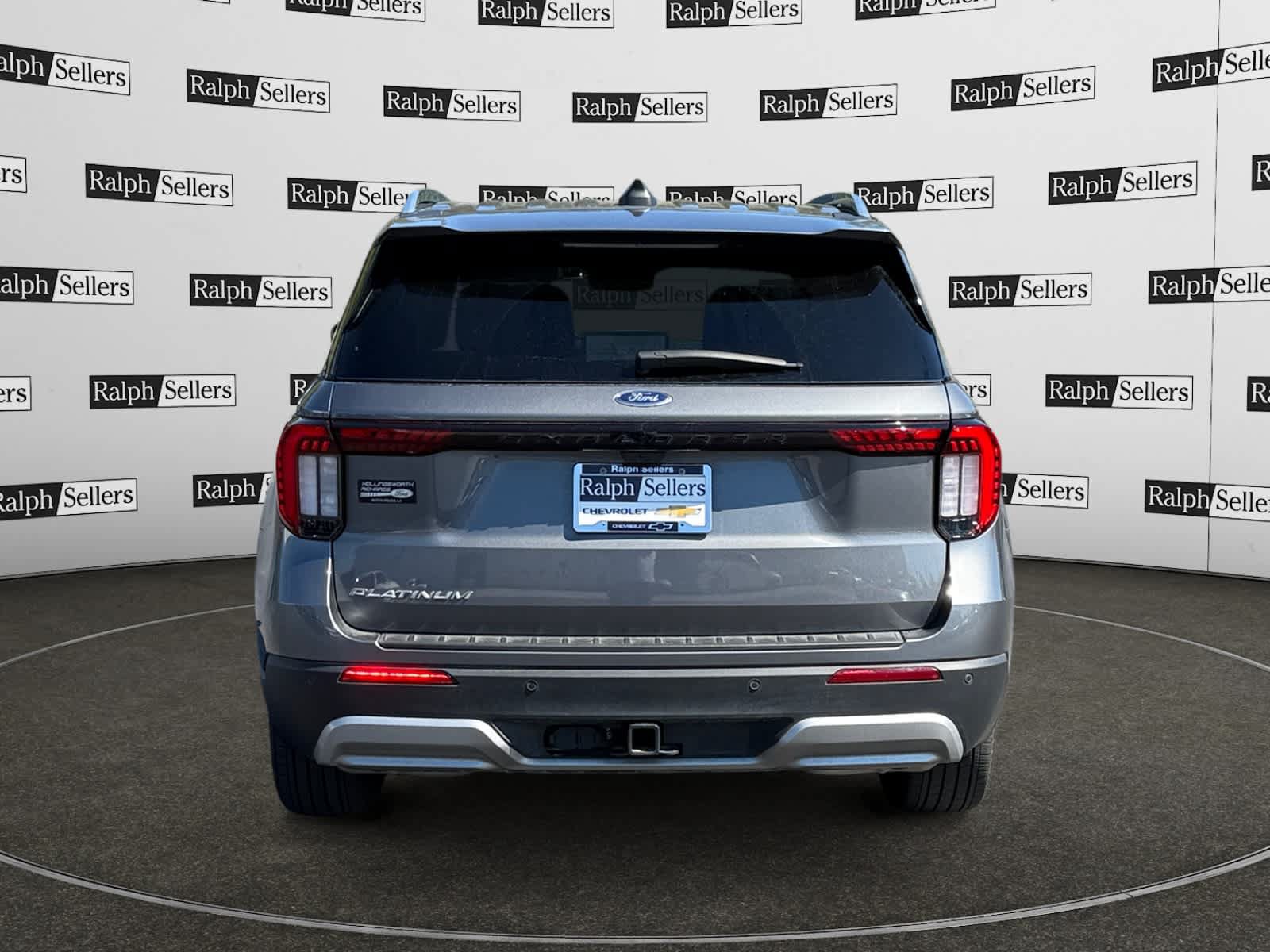 Used 2025 Ford Explorer Platinum RWD image 5